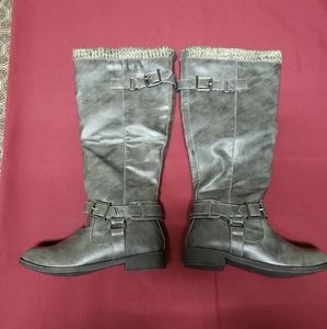 Gray Boots 👢